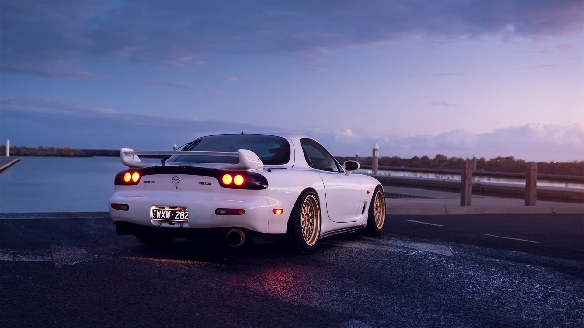 爱游戏中国官方网站平台-“季后赛高潮不断，强强对决引爆整场比赛热潮”，季后赛好嗨紧张