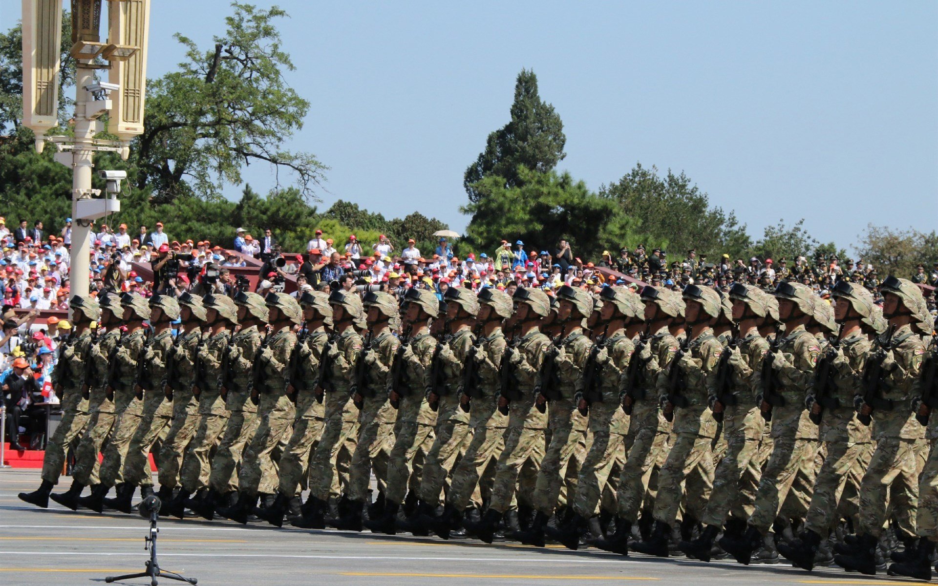 “球场花絮:明星私下趣味趣事大公开”,明星踢球