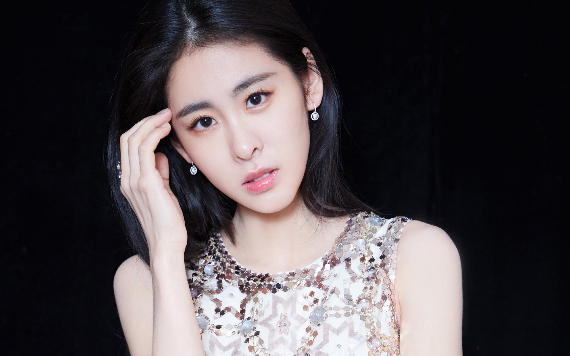 爱游戏在线登录入口-特色足球文化融合创新，行业品牌影响力持续扩大，足球文创产品