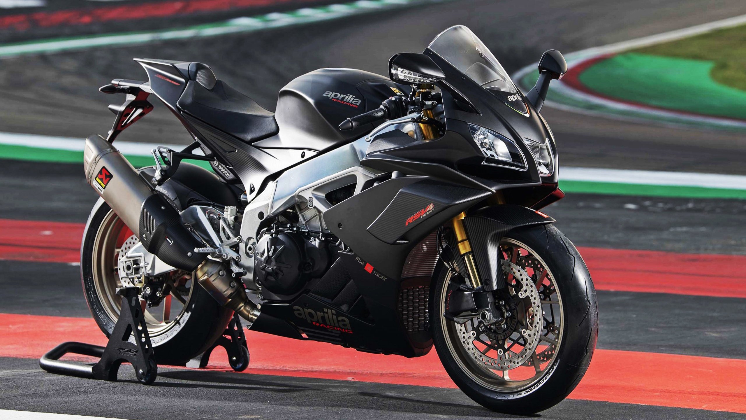 爱游戏官方网站-足球装备国产化率持续提升，国产足球装备品牌排行