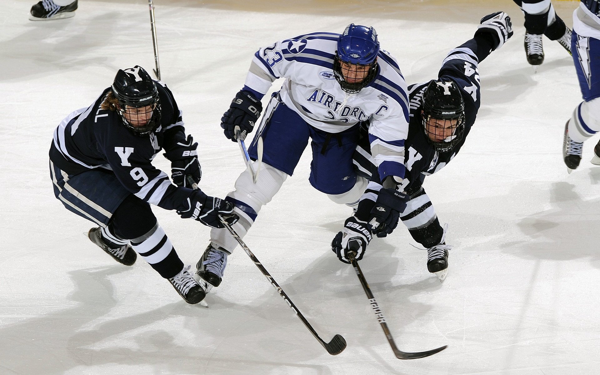 爱游戏下载-亚洲足球国家队杀入比赛，备战大决战，亚洲足球比赛时间表