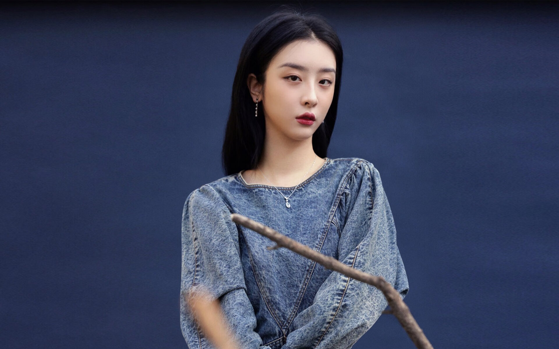 爱游戏官方-篮球赛场成名选手频现，激发青年热情，篮球比赛球员介绍