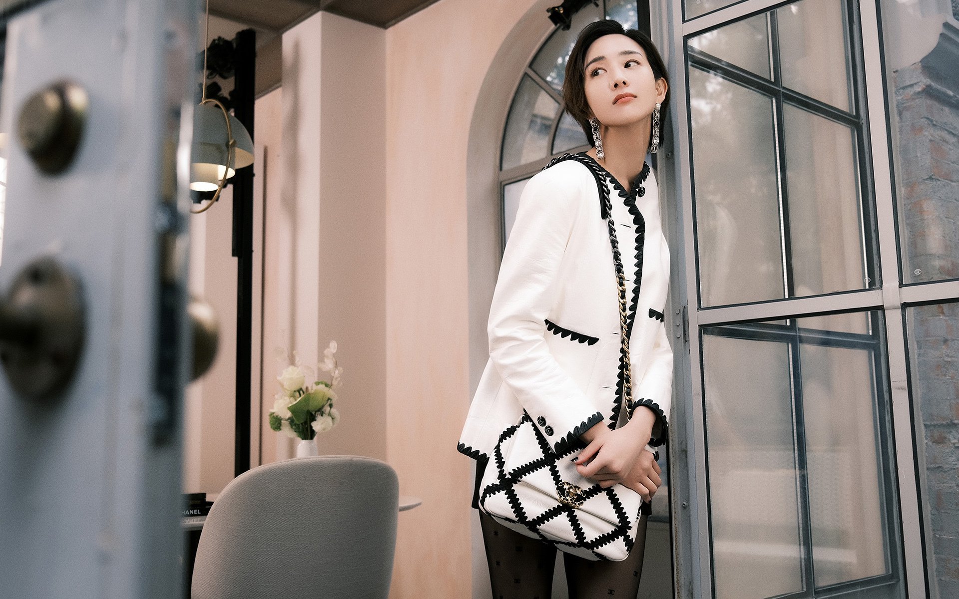 爱游戏综合娱乐-后防线传球稳定性是否优于高压出球策略，足球后防线是什么意思