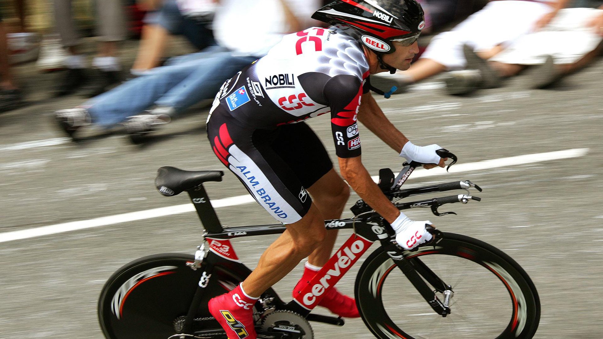 全国城际定向越野赛青少年组吸引众多参赛者，全国定向越野锦标赛